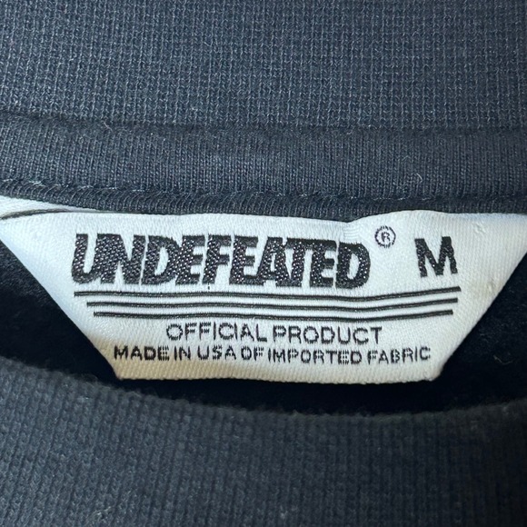 Undefeated Mens Sweatshirt Medium Black Red Logo Crewneck Made in USA Pullover - Picture 4 of 7